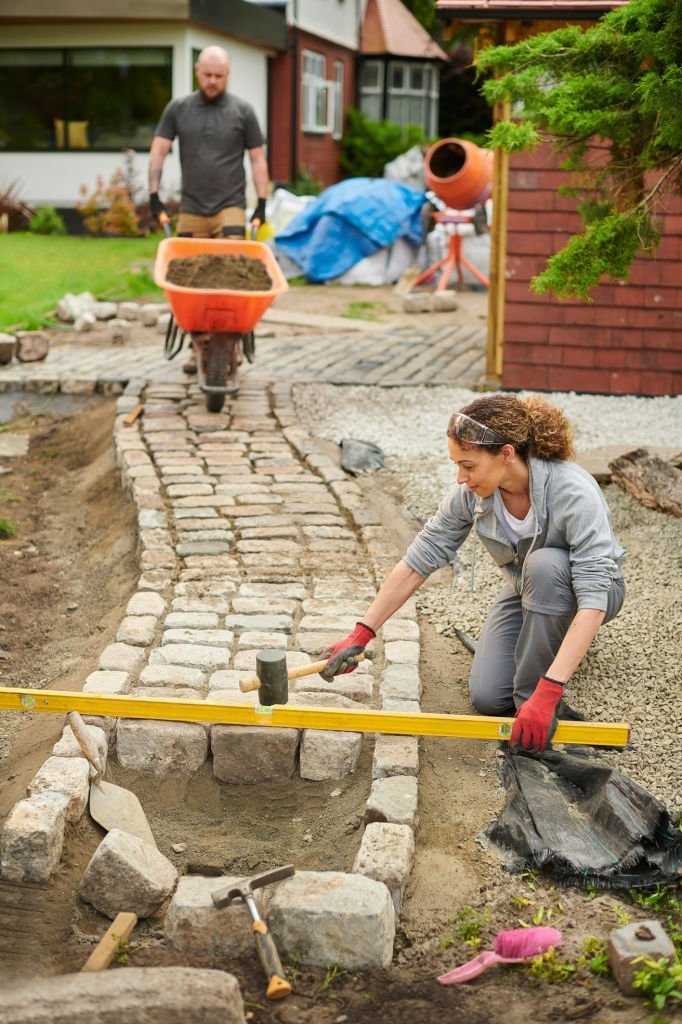 Kivityypit ja kivikuviot - kauniisti maisemoidut ulkoalueet ovat jokaisen kodin käyntikortti 